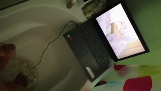 Musturbation in the tub. (Please put your headphones) .