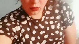 chica trans jugando con su pene