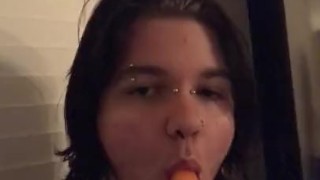 ftm seductively eating an iceblock bc i ran out of ideas