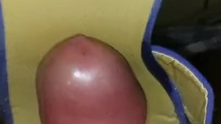 J'achète des chaussures d'occasion pour femme et je me branle dessus
