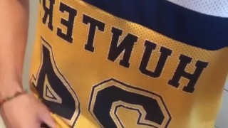 ragazzo italiano mostra il grosso cazzo