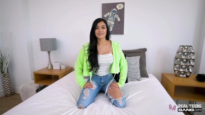 Real Teens - Savannah Sixx 在色情选秀过程中被操