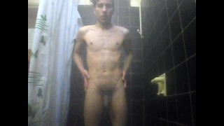 tocándome en la ducha