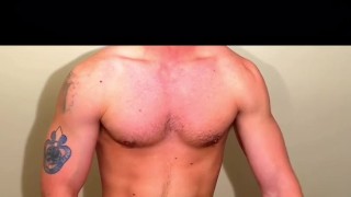 Muscle hunk jacks off