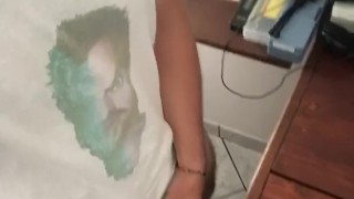 italiano sborra sul tavolo