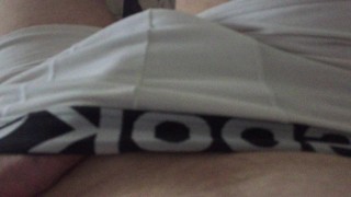 Член в белых боксерах