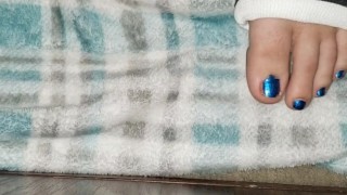 XMAS Toe Painting While In Foot Cast