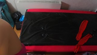 Rubbersisters Puppenanzuug anziehen für das Vakuumbett