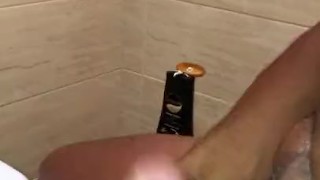 Etero voglioso dopo spiaggia si masturba