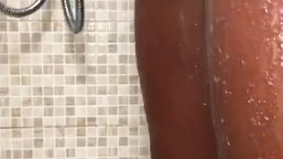 Perversione in doccia bisex