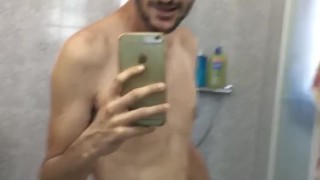 Une bite à sucer