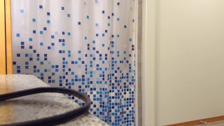  ROOMMATE in SHOWER