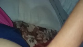 La encontré acostada desnuda mira como le folle