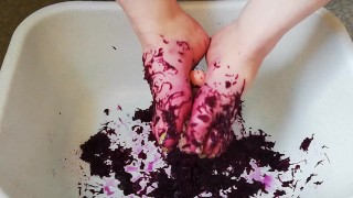 Fun with red cabbage and dildo