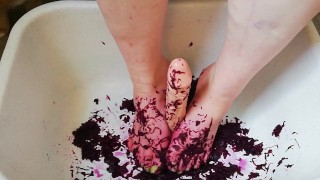 Fun with red cabbage and dildo