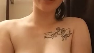 Selling nudes and looking for a sugar daddy