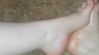 Bendy toes need oiled up