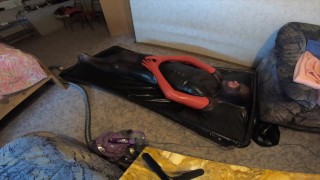 Vacbed play in vacbed with gloves