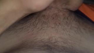 Дрочит и кончает