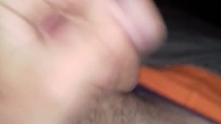 Дрочит и кончает
