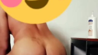 Putito tragando dildo