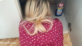 Stepsister quick fuck while she is cleaning
