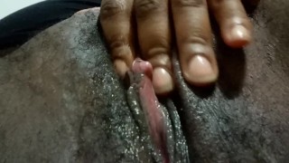 Playing wit my horny pussy
