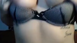 Sexi MILF gets slutty in Garage