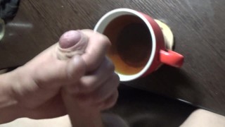 Кофе с молоком для сводной сестры!