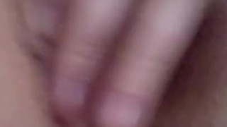PAWG fingers herself 