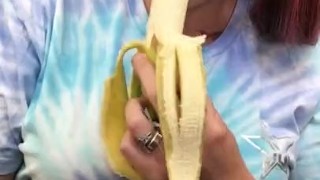 Milf Sucks off Banana before breakfast 