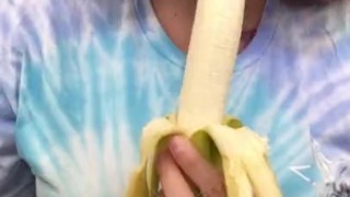 Milf Sucks off Banana before breakfast 