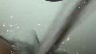 Juicy Jenni cums in the tub