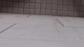 Truck stop shower (SOLO)