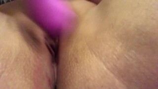 Pretty pussy fucks dildo 