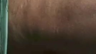 Fetter Chubby unter der Dusche