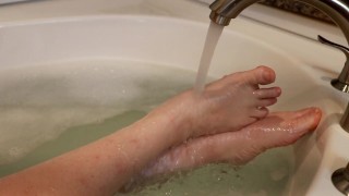Dirty Down South- Pretty Little MILF Feet In The Bathtub