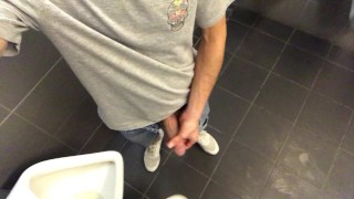Jerking Public Wc