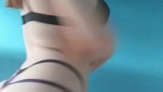 Beautiful snowbunny shows how she shakes her ass