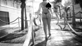 Hotwife caminhando na praia de biquini. Voyeur Cuckold