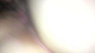 На мне трахается девушка. Хорошие стоны и оргазм обеспечен. (крупный план)