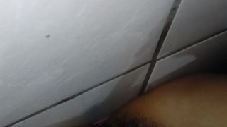 Me masturbo en la sala