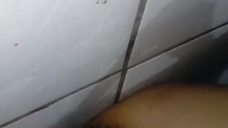 Me masturbo en la sala