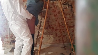 Guardavo l appartamento e l'operaio mi Scopa al muro..lo voglio nel culo ! ALEXANDRA C