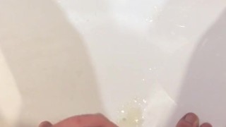 Большой сладкий камшот в ванной