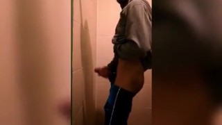 Corrida en baño 