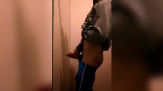Corrida en baño 
