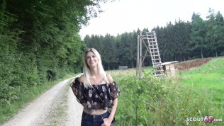 GERMAN SCOUT - 18 JAHRE JUNGE STUDENTIN LARA BEI STRASSEN CASTING GEFICKT