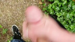 Cheeky wank in the woods