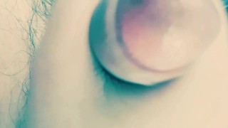 Caliente masturbándose muy rico